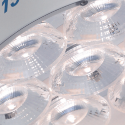 Mach LED 115 auf 5-Fuß-Stativ mit Einhandhöhenverstellung